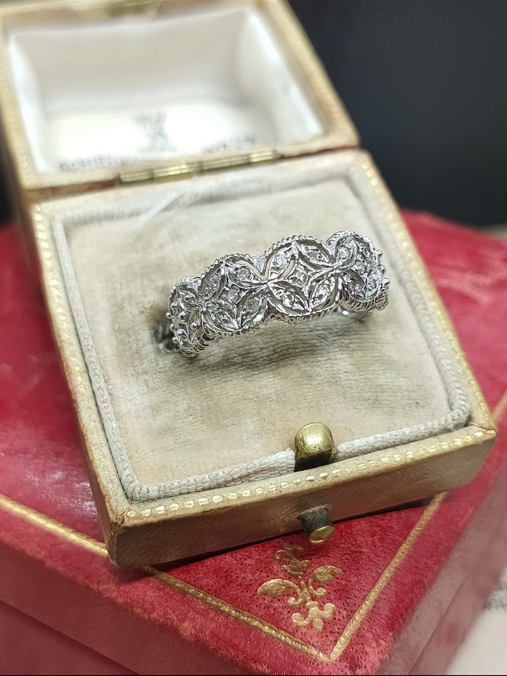 Gorgeous 1940s Lacey filigree wedding band with diamonds